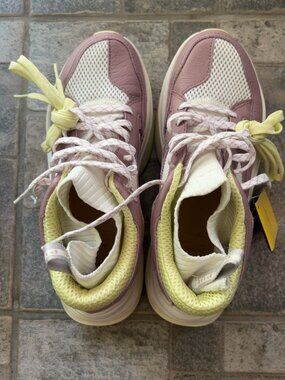 NWT Brandblack 2125 Vibram XS Trek Sneakers Mauve Yellow